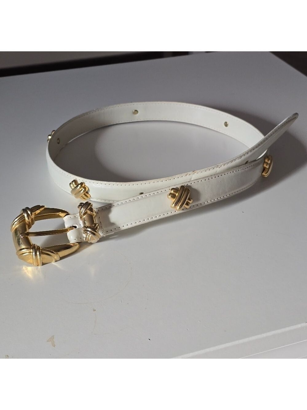 Vintage Captiva Collectibles LeatherWith Gold Tone Hardware OffWhite Belt